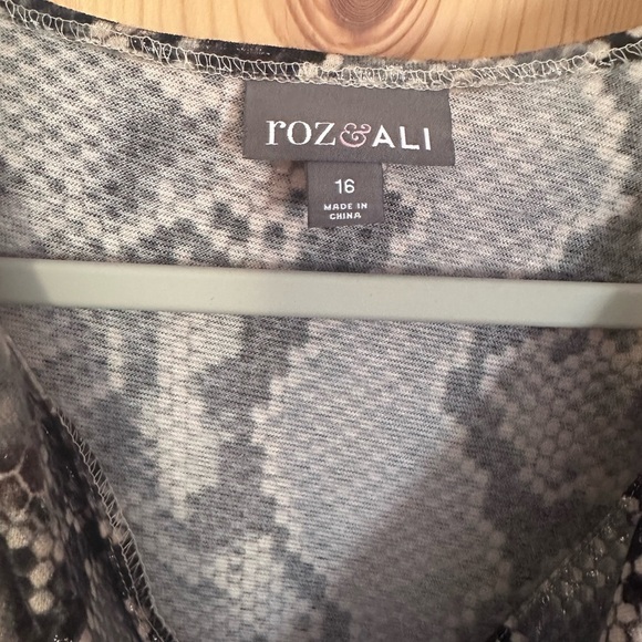 Roz & Ali Black and Gray Snake Skin Sheath Midi Dress with Cowl Neck Size 16 - Picture 3 of 6